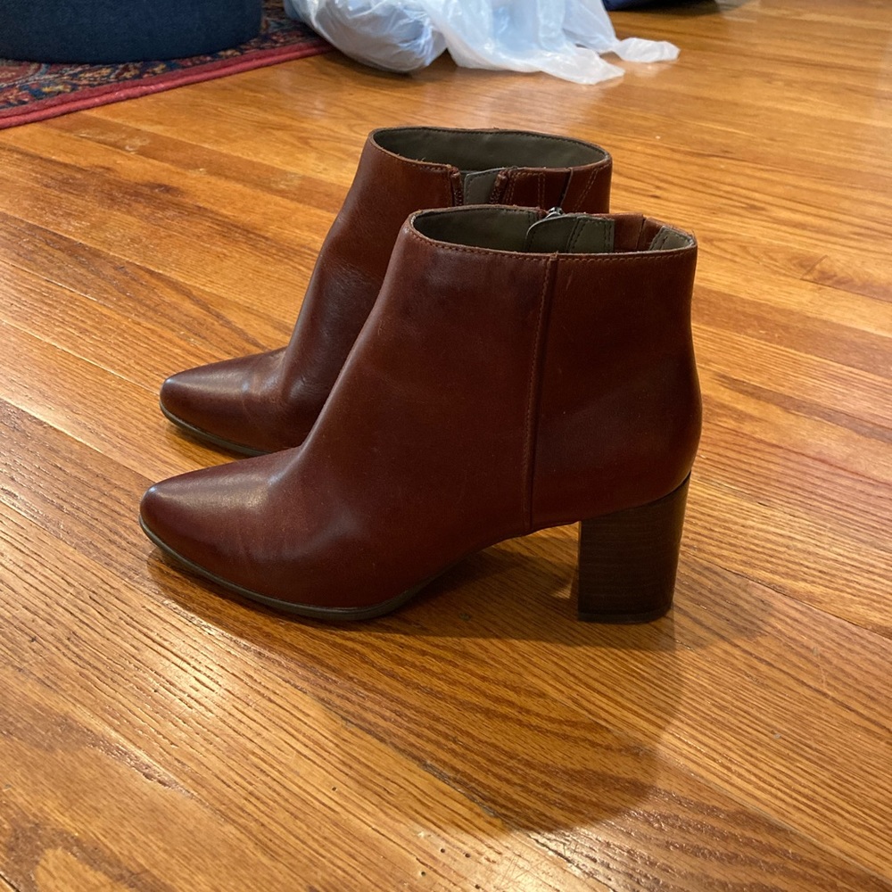 Rockport Women's Total Motion Lynix Bootie. 6W. Saddle Brown. Worn once.